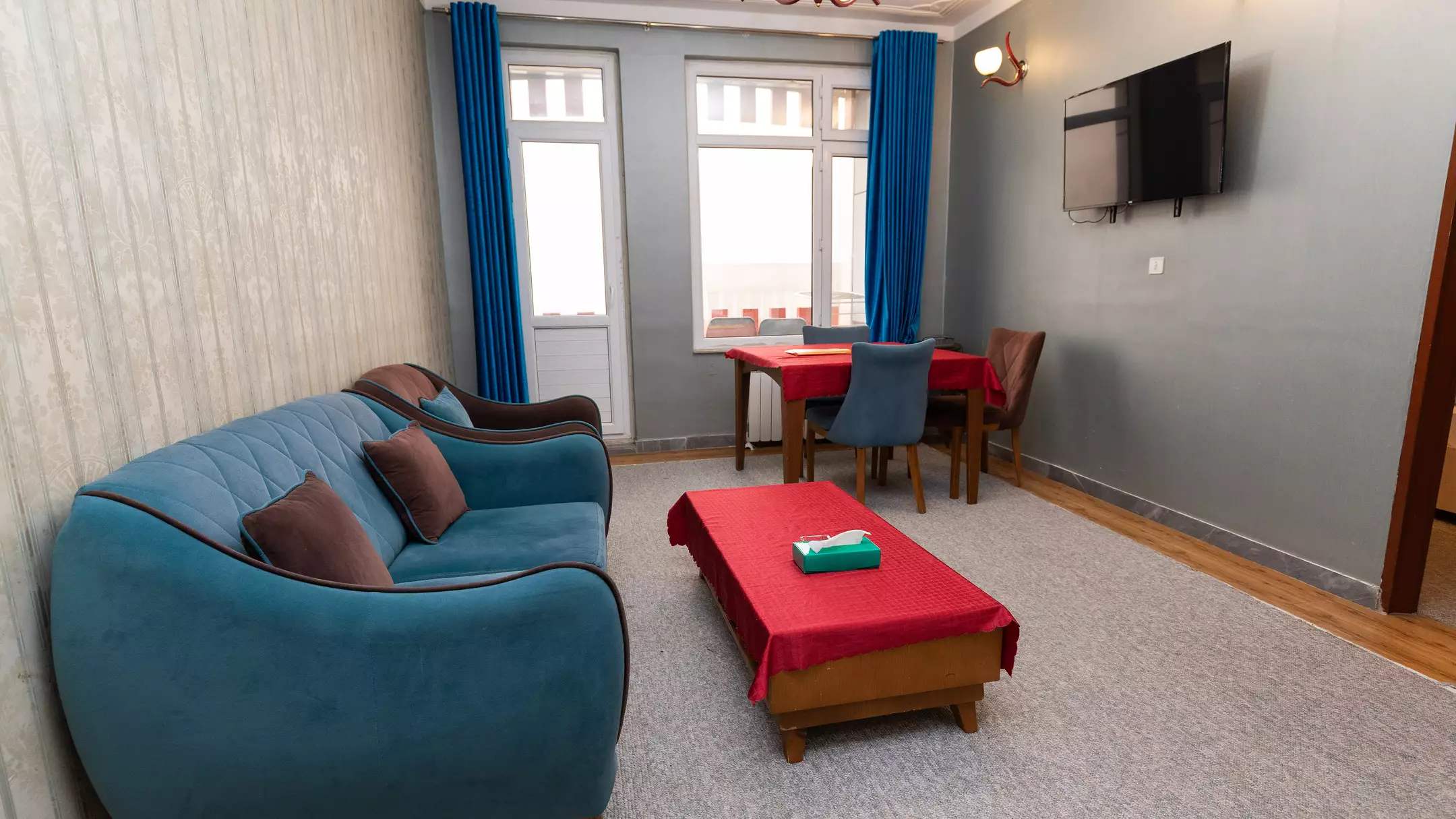 Alibaba https://cdn.alibaba.ir/ostorage/hotel-accommodation-images/6747094210d0d5745be3d06f_هتل ارشاد - سوئیت یک خوابه سه تخت سینگل (1).webp